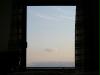 blick ausm fenster direkt innen himmel..